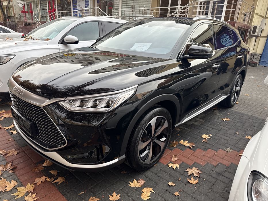 Продаётся BYD Song Plus DM-1 гибрид 2023г цвет черный