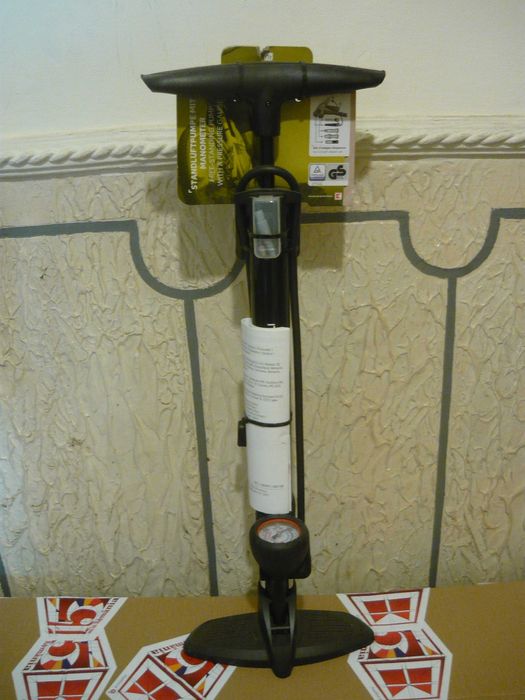 Pompă bicicletă mare cu manometru NOUĂ