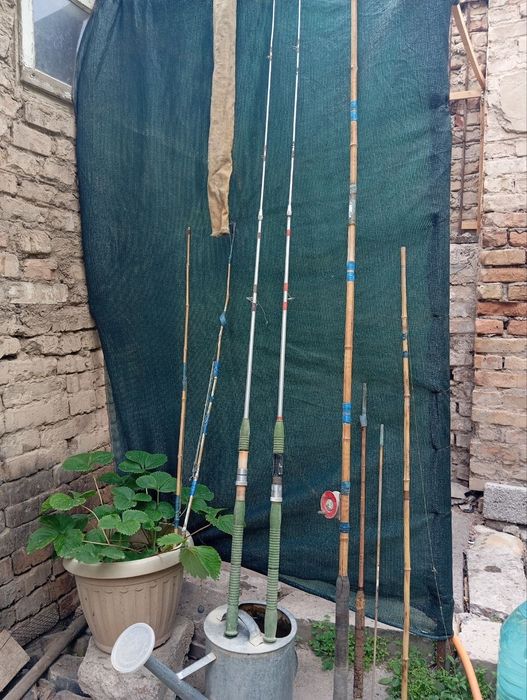 Продам удочки  разные есть.