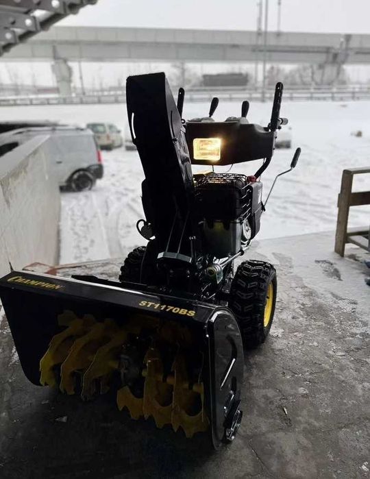 Снегоуборщик Champion ST1170BS