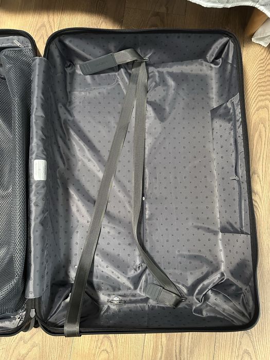 Vând geamantan RIMOWA Ultralight