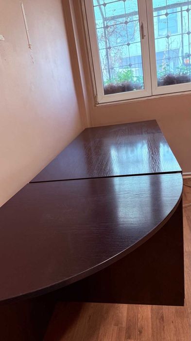 ПОДАРЯВАМ комплект офис мебели, бюра и шкафове. Всичко заедно