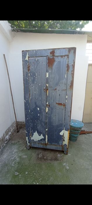 Продается металлический шкаф