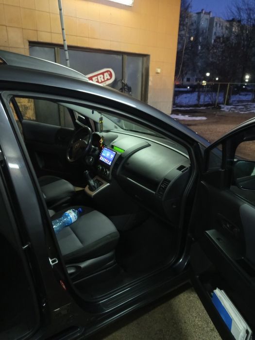 Продавам Мазда 5