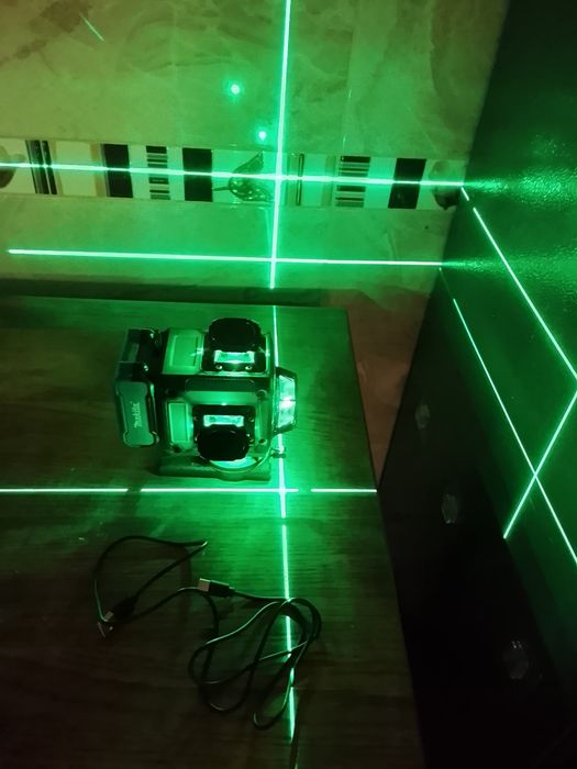 Nivel laser makita cu baterie de 6a