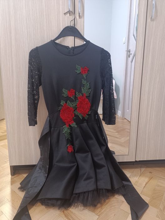 Дамска рокля с рози