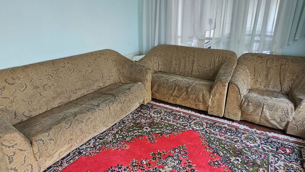 Divan kreslo sotiladi