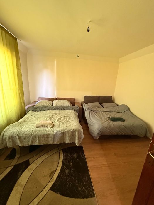 Închiriez pentru muncitori imobil etaj zona Bolyai siP+M in Sg de Mures 3 camere bucătărie baie la  3 km de spital