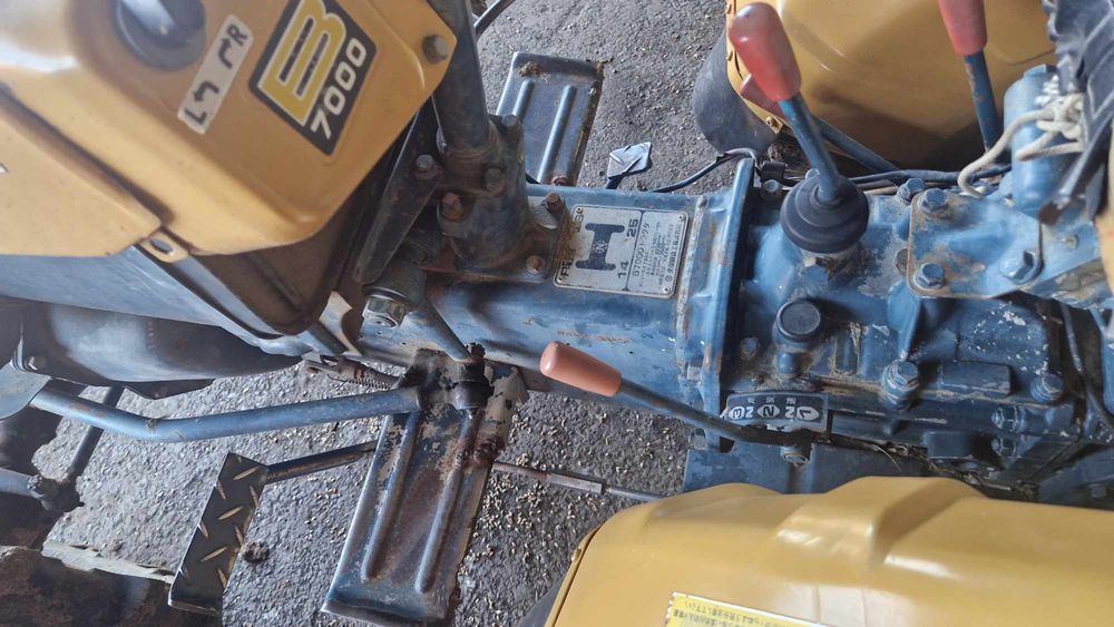 Kubota b7000 Трактор нови гуми с фреза и плуг