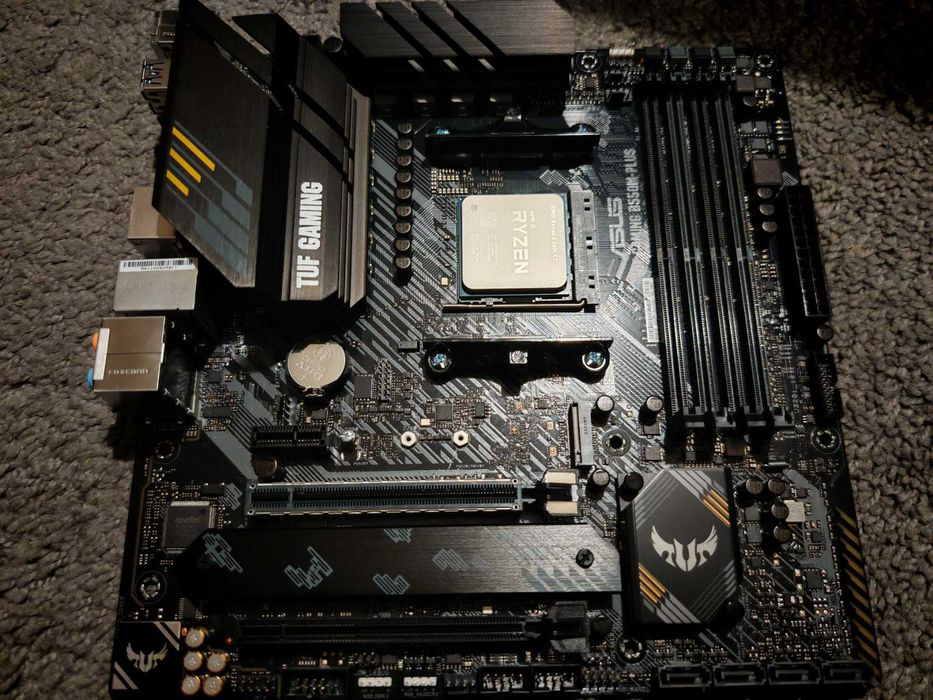 Asus TUF B550M-Plus Gaming + RYZEN 5 5600XT 6-Core (4.7 GHz) AM4