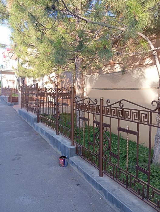 Покраска перил ремонт ворот