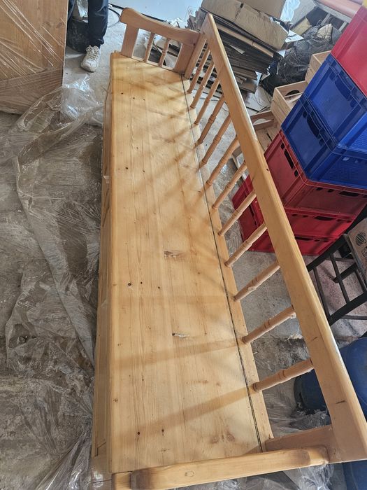 Продавам дървени сапарета с място за багаж.