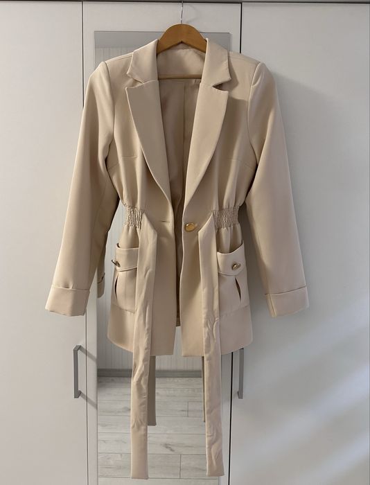 Елегантно дамско сако в бежово – S/M размер