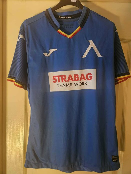 Фланелки на Левски