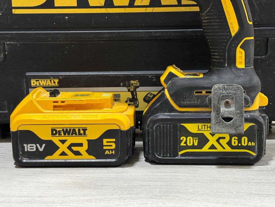 Акумулаторен винтоверт DeWALT DCD791P2 с 2 батерии и зарядно