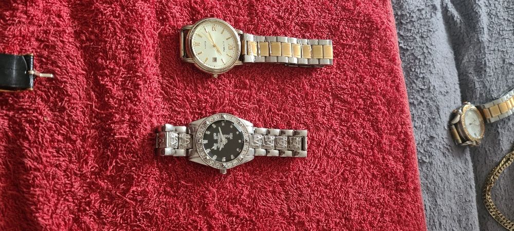 Ceasuri cuartz pe baterie , în stare foarte bună de funcționare