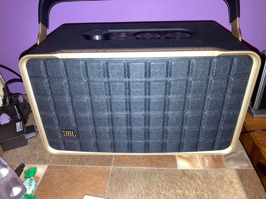 JBL Authentics 300