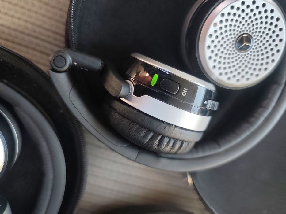 3 seturi Căști Mercedes AKG