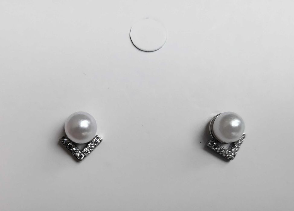 Продавам нови обеци и шноли