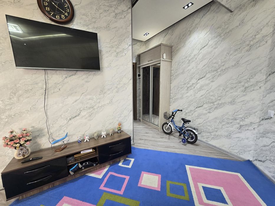 Шахар марказидан 2 хонали 65 кв.лик янги ремонтдан чиккан уй