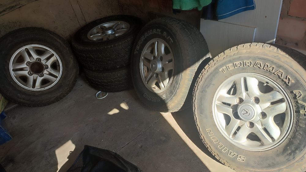 Продам резину с дисками Лексус лх 470