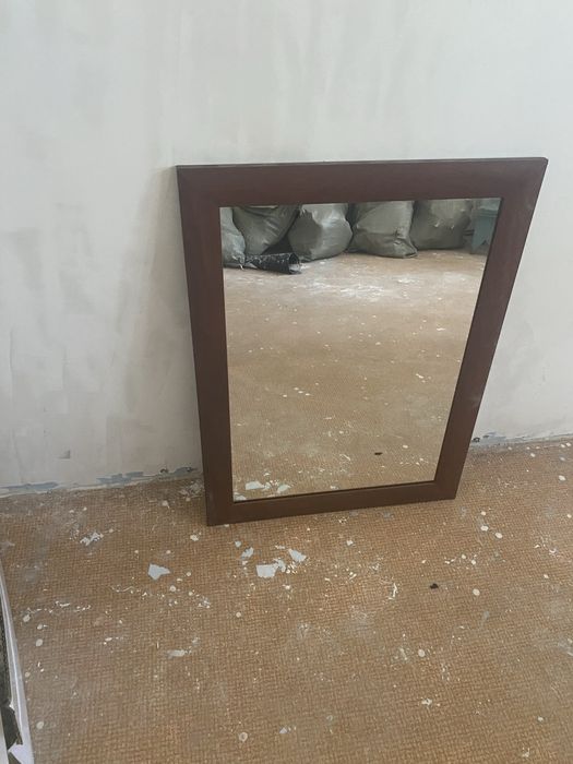 Продам зеркало в деревянной оправе