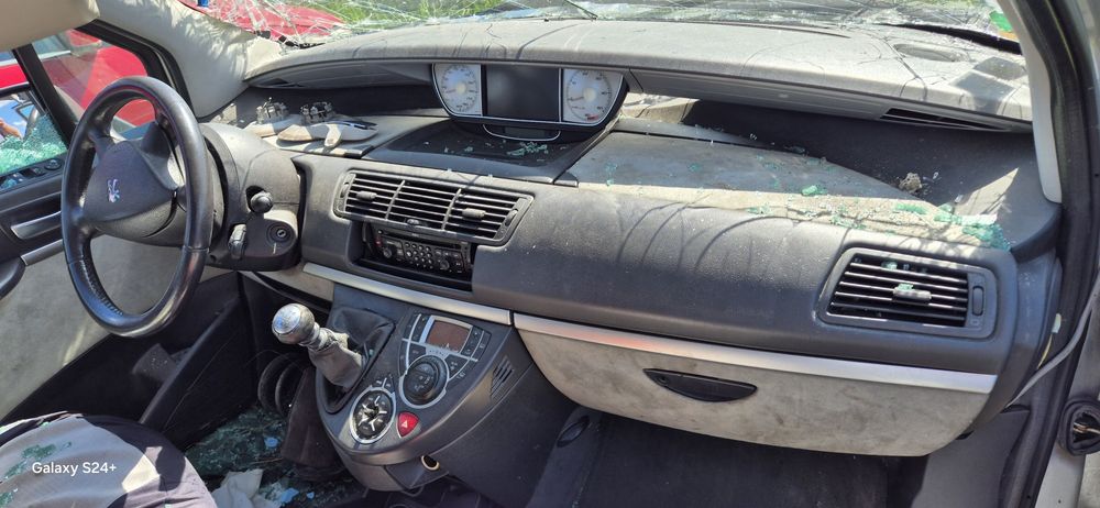 Dezmembram Peugeot 807  2.2 diesel