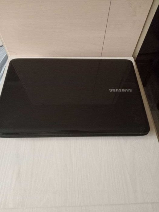 Продам ноутбук Samsung Core i3
