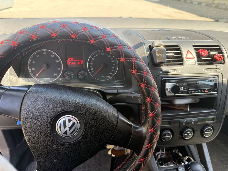 Продавам VW golf 5