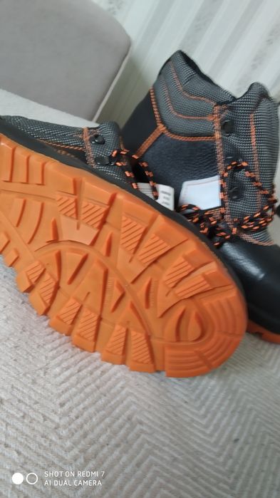 Спецодежда и спецобувь перчатки итд.