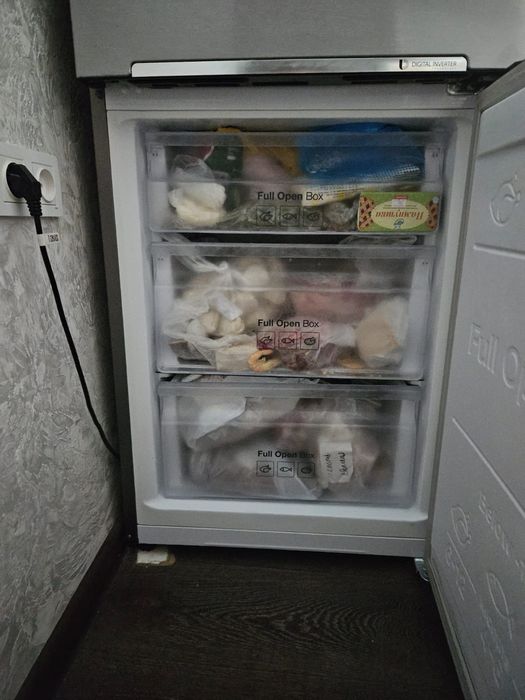 Холодильник с морозильной камерой SAMSUNG