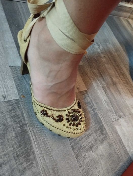 Бежави обувки 37