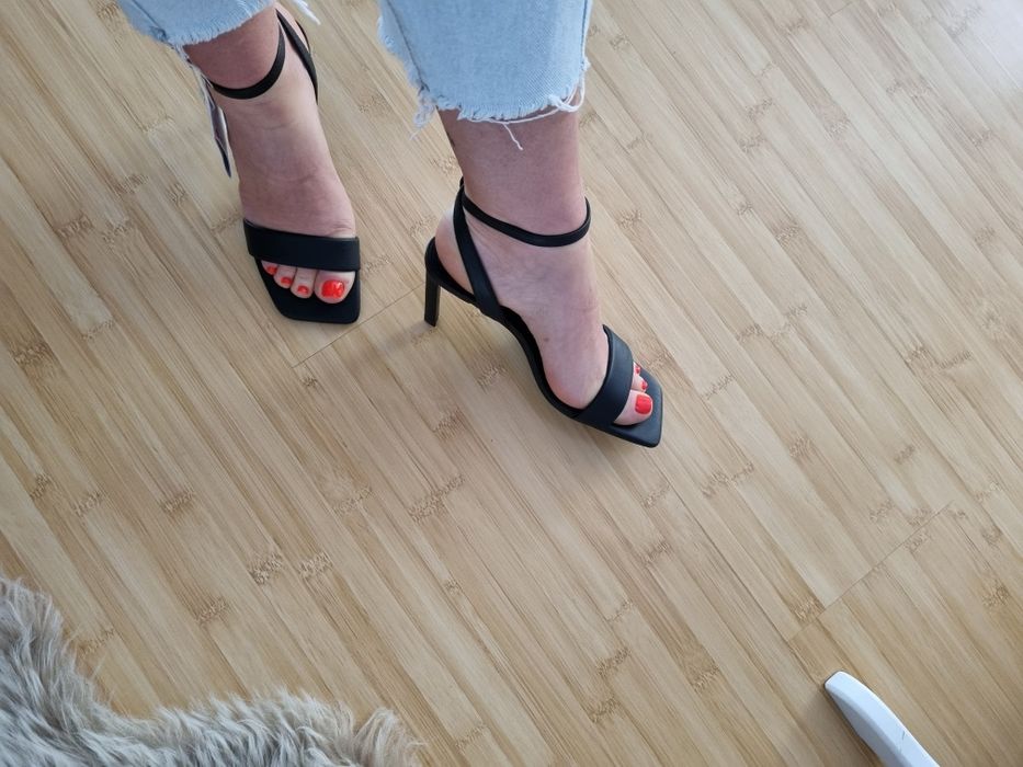 Sandale de la Stradivarius (mar.35)(22,8 cm)