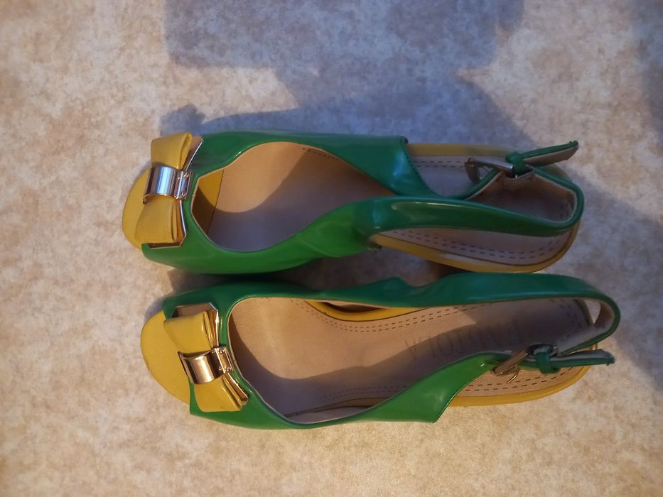 Летние босоножки