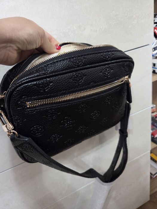 Дамска чанта guess