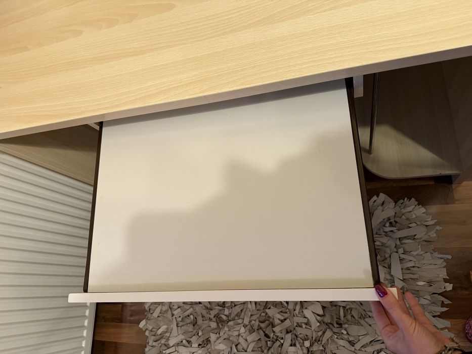 Офис/ Ученическо бюро+ подарък стол