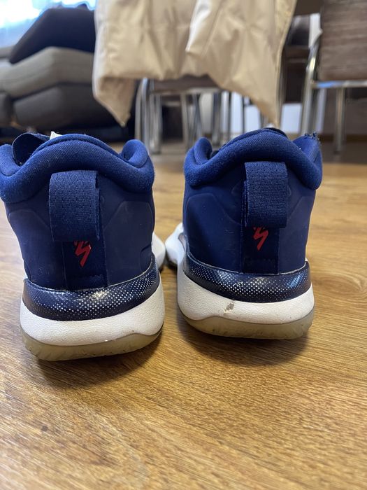 Vând jordan air zion 1