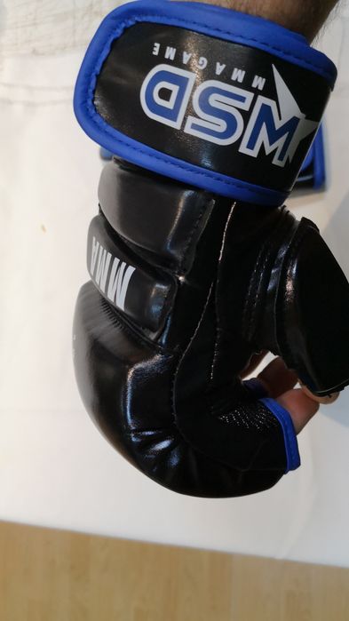 Manusi MMA pentru adulti
