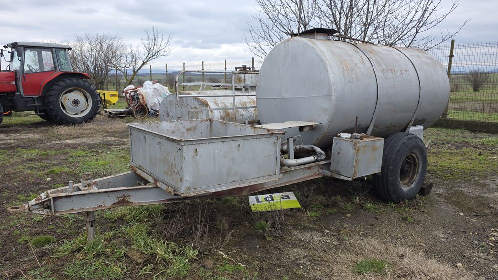 Цистерни за вода 2 броя.