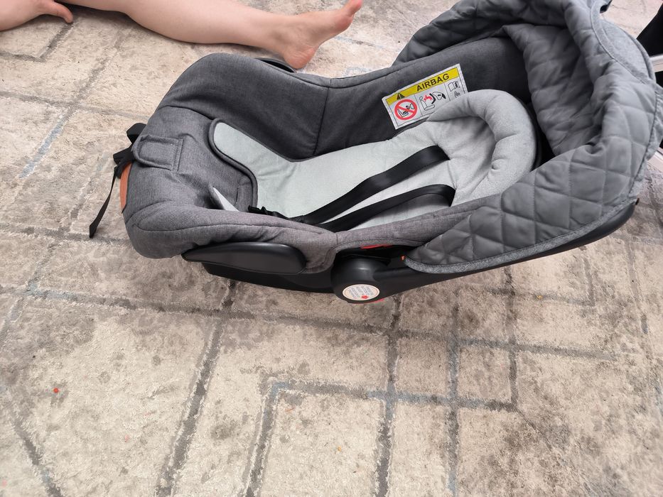 Продам коляску 3 в 1