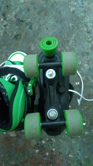 Vând rotile tip tenesi