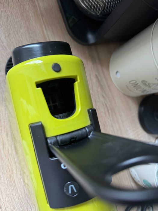 Aparat Cafea Essenza Mini D30 Verde si Aparat pentru spumă