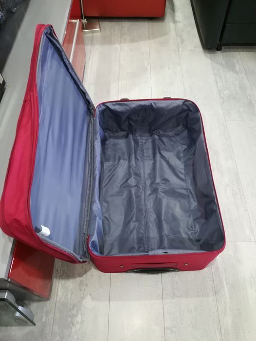 Куфар с колелца и телескопична дръжка