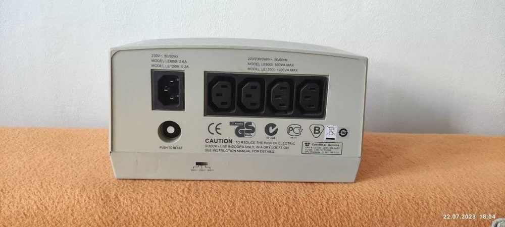 Стабилизатор напряжения APC Line-R 600VA