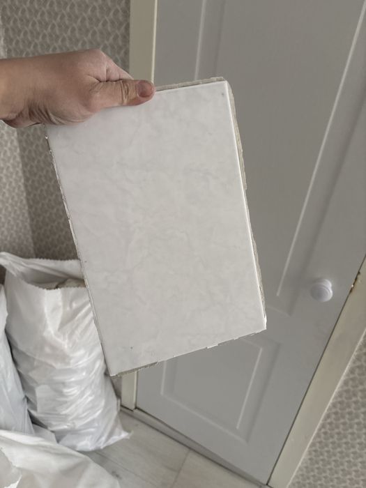 Отдам кафель б/у