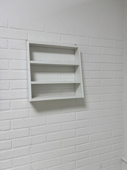 Полки для лаков