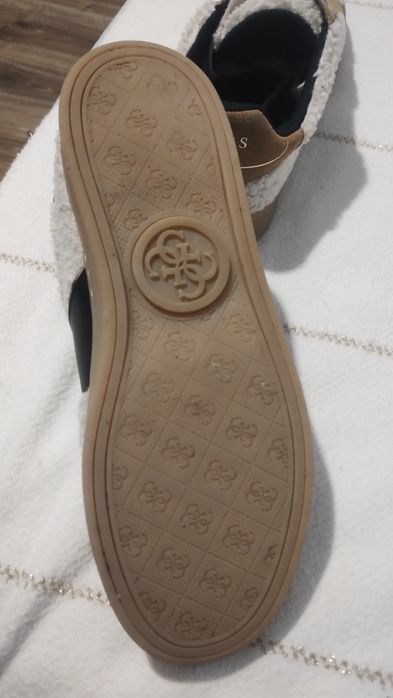 Маратонки  Guess