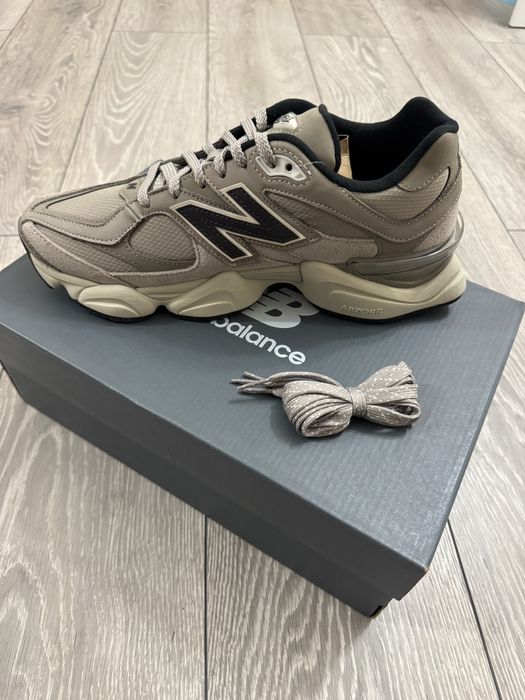 Чисто нови New Balance 9060; номер 44