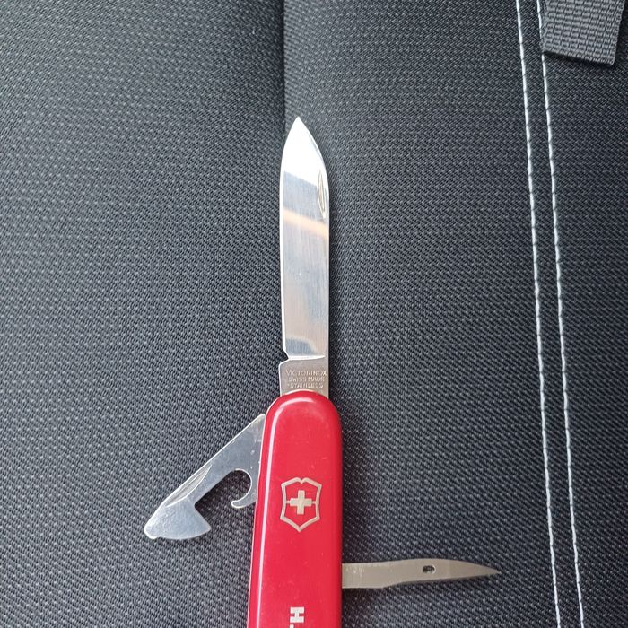 Vând briceag Victorinox Spartan
