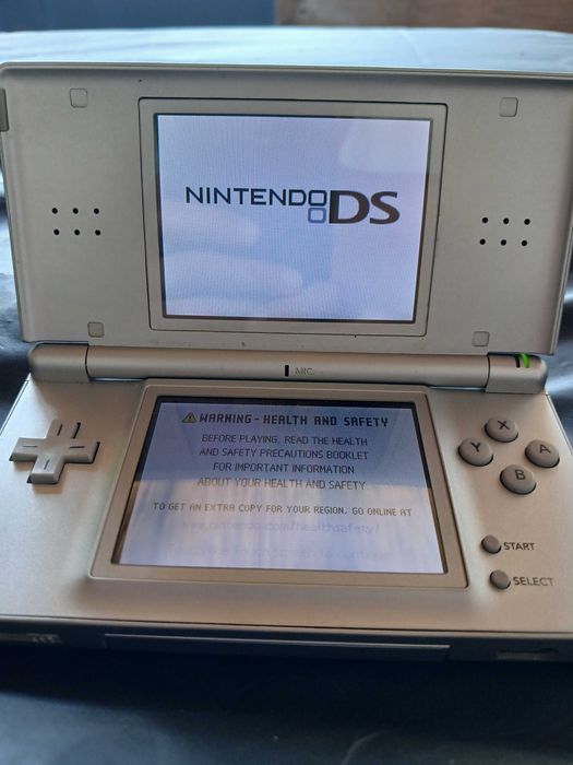 продавам Nintendo ds lite